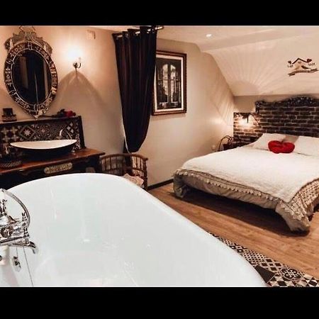 Appartement Romantique Parisien, Baignoire Retro Au Pied Du Lit ブローニュ・シュル・メール エクステリア 写真