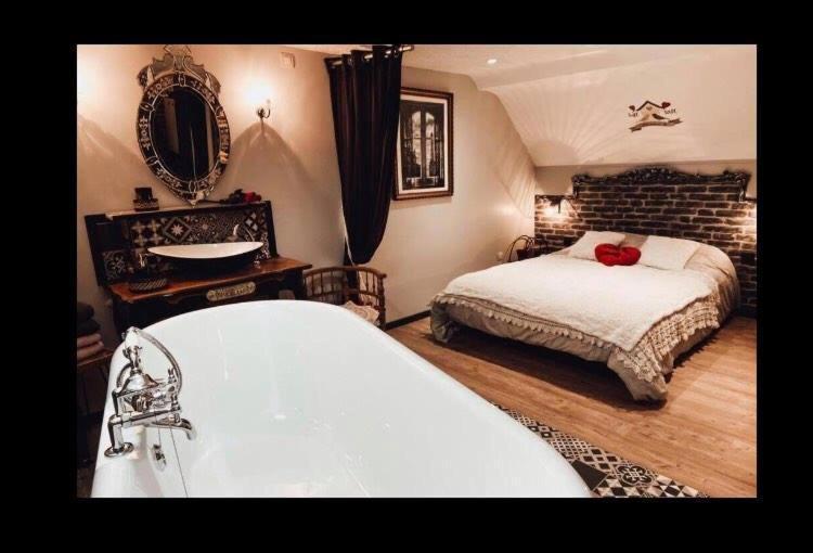Appartement Romantique Parisien, Baignoire Retro Au Pied Du Lit ブローニュ・シュル・メール エクステリア 写真