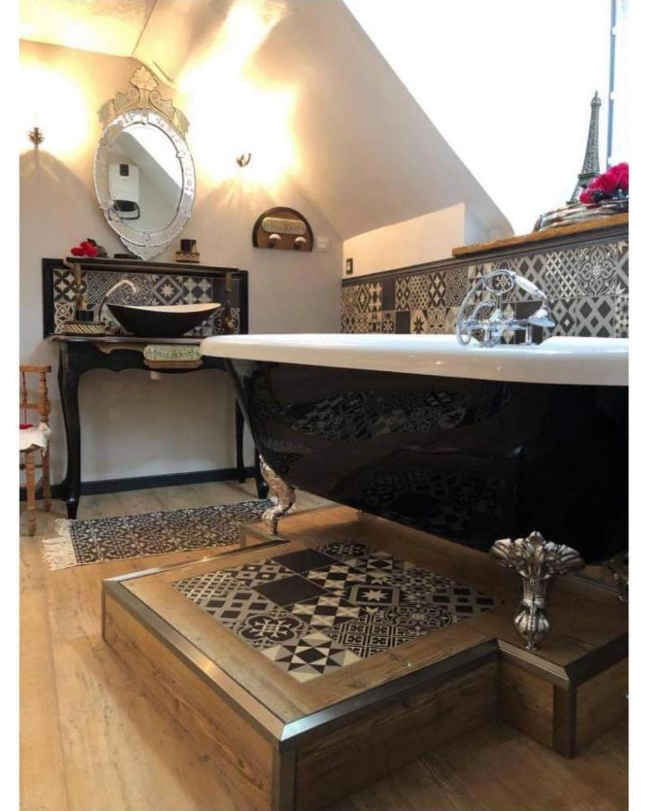 Appartement Romantique Parisien, Baignoire Retro Au Pied Du Lit ブローニュ・シュル・メール エクステリア 写真
